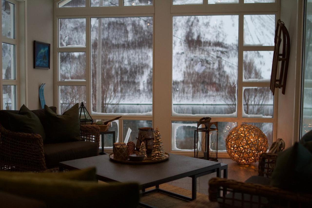 Kjosen Lodge, Lyngen. Lyngseidet Екстериор снимка