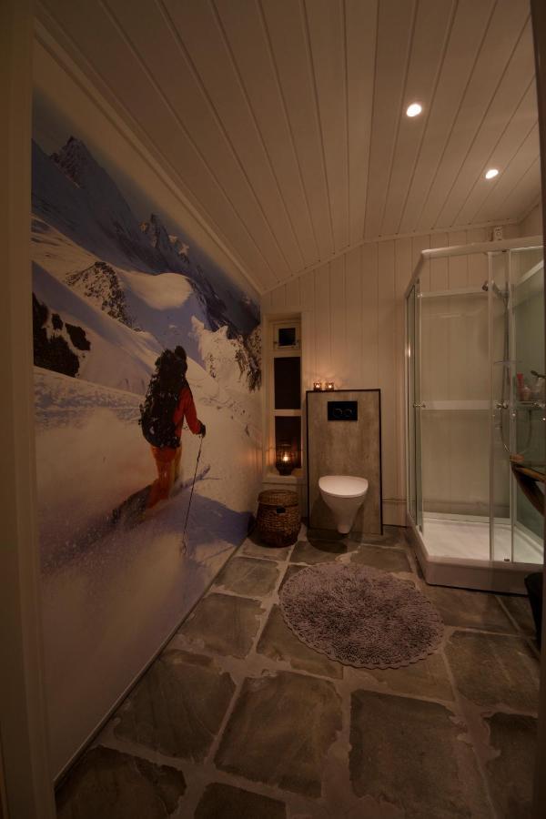 Kjosen Lodge, Lyngen. Lyngseidet Екстериор снимка