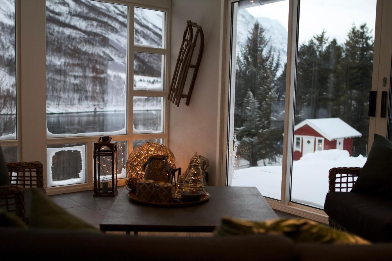Kjosen Lodge, Lyngen. Lyngseidet Екстериор снимка