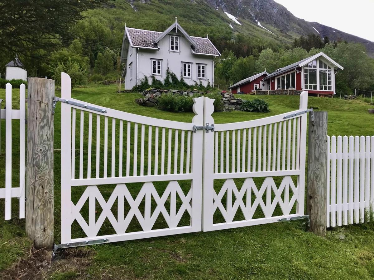 Kjosen Lodge, Lyngen. Lyngseidet Екстериор снимка