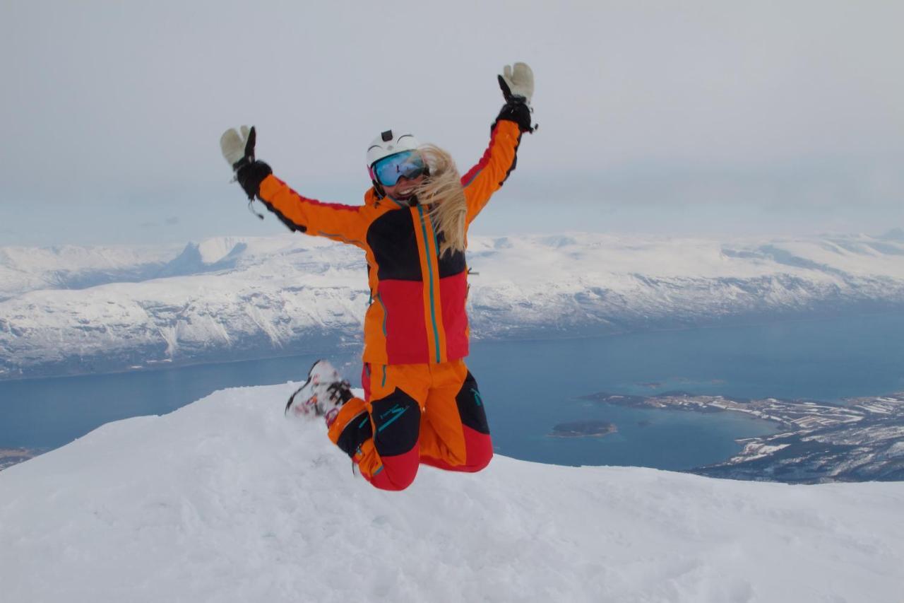Kjosen Lodge, Lyngen. Lyngseidet Екстериор снимка